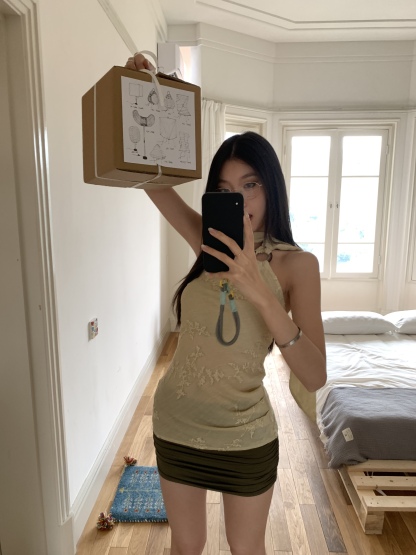 Backless halter top, moderately thin fabric