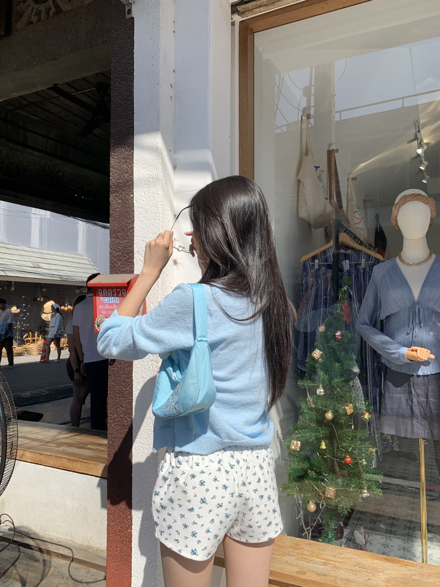 Low-waist floral shorts in a relaxed design with a drawstring waistband