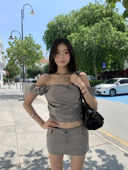 Off-shoulder short-sleeved top, summer style set, low-waist skirt
