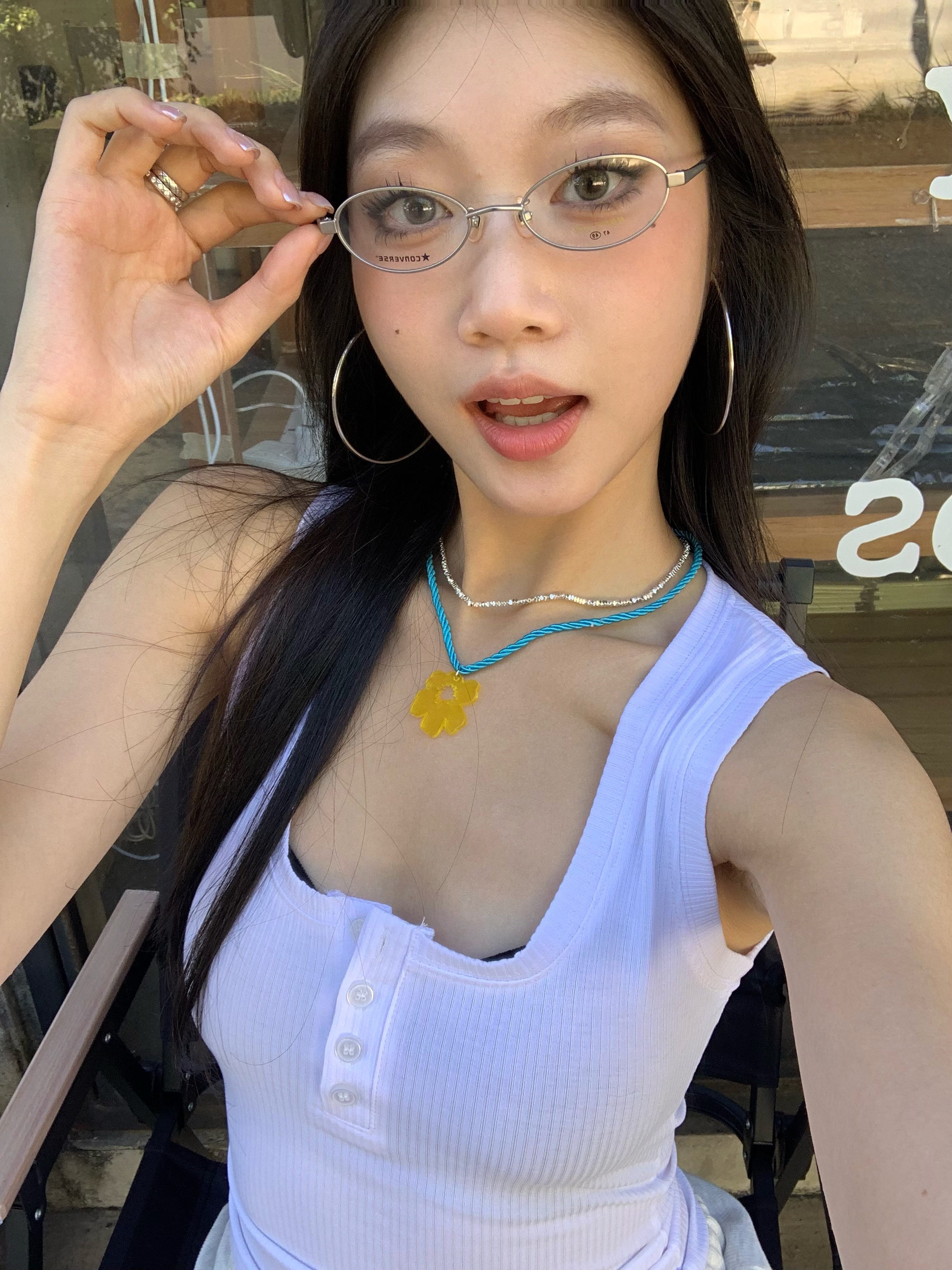 Two-tone button-up vest with a slim-fit design that helps tighten the waist