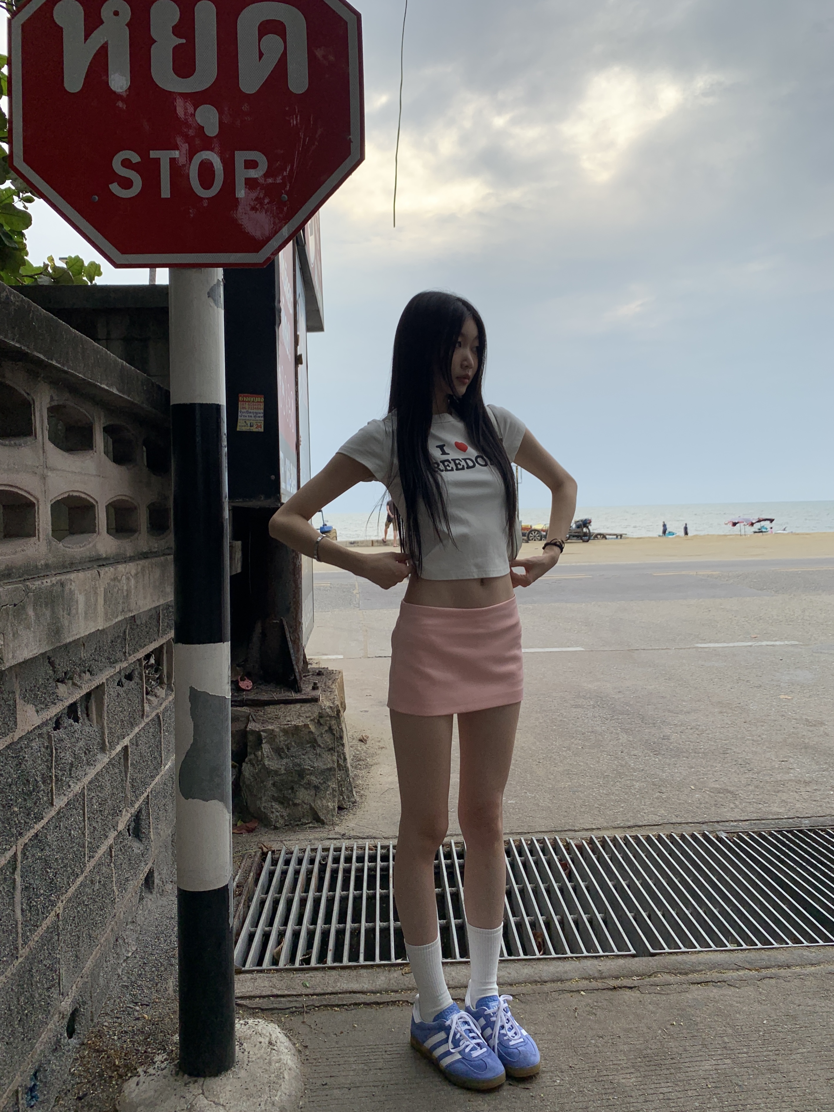Low-waisted pink shorts skirt