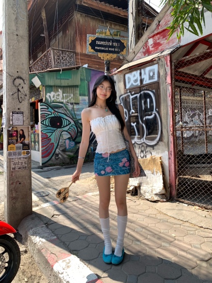 Low-waist mini skirt (short style) fitted vacation style, decorated with floral mesh fabric, new design in 2025