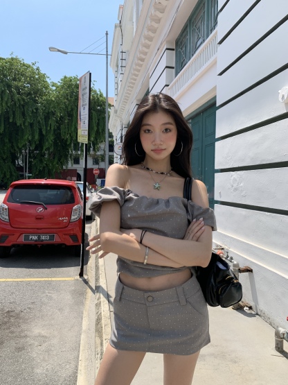 Off-shoulder short-sleeved top, summer style set, low-waist skirt