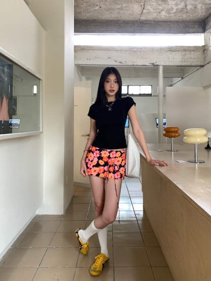 Low-waist tight mini skirt, lace-up design, orange daisy pattern