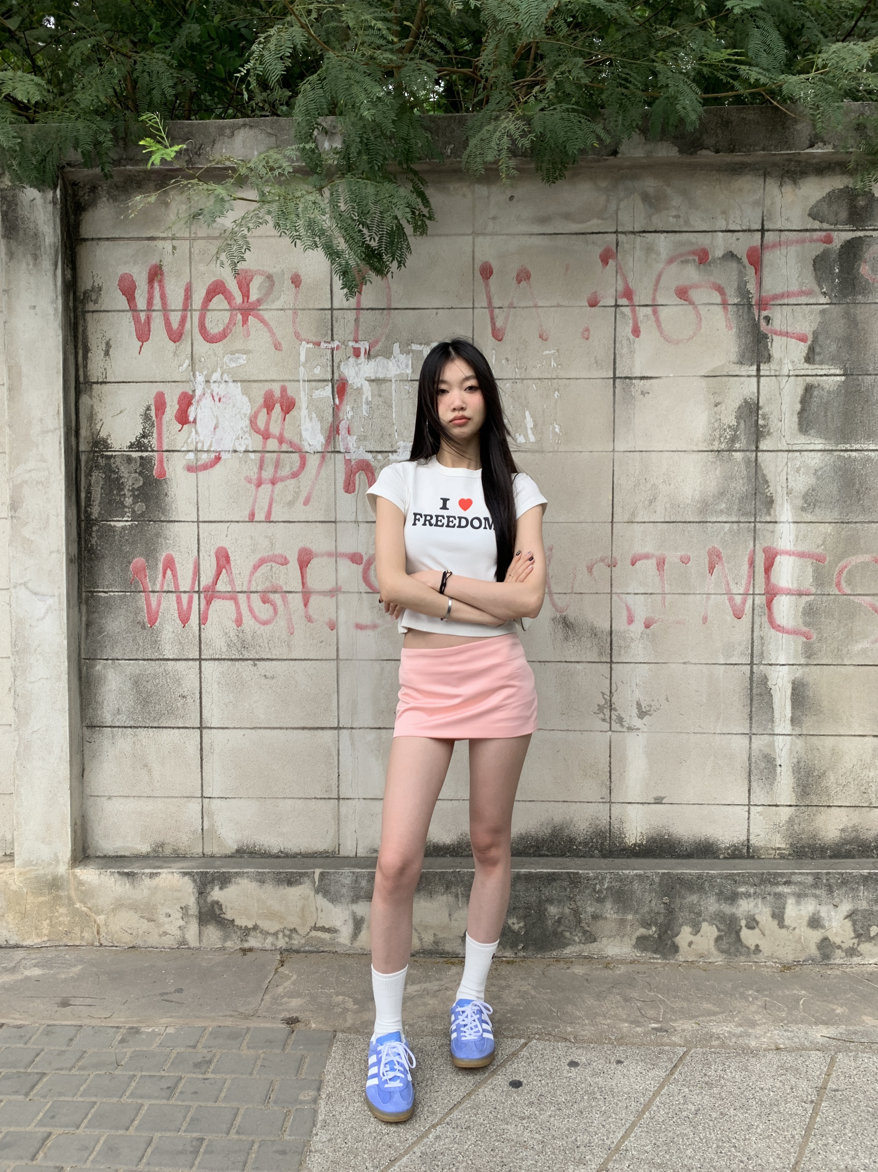 Low-waisted pink shorts skirt
