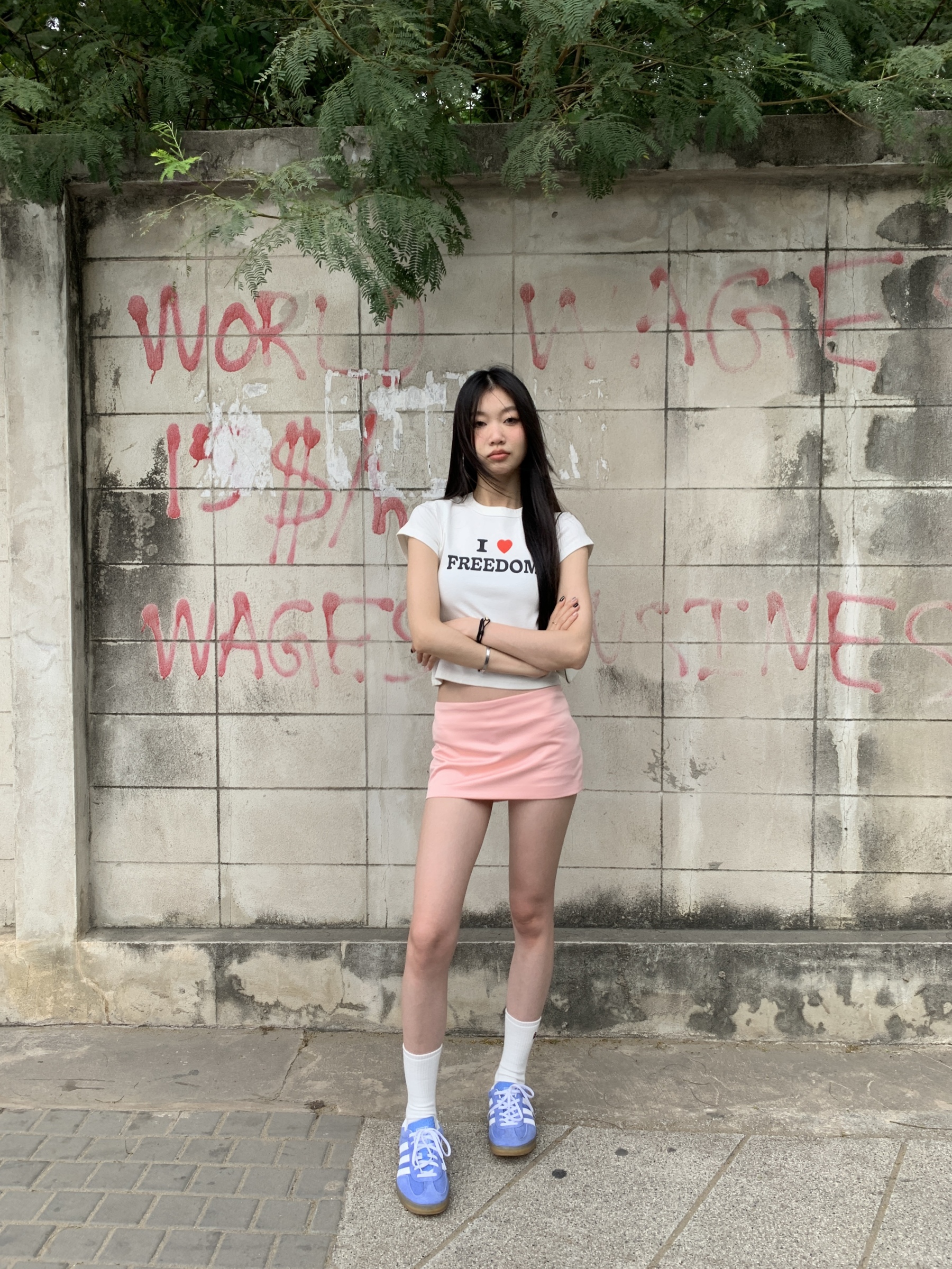 Low-waisted pink shorts skirt