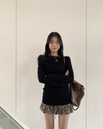 Black long-sleeved shirt