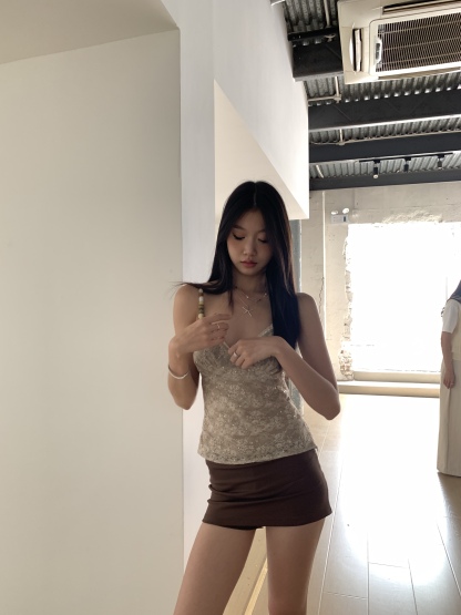 Lace camisole decorated with beads and sequins, small ruffle design, cute and sexy