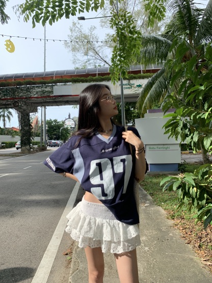 A low-waist short skirt with embroidered patterns, lace-trimmed edges, and a puffy cake-style design.