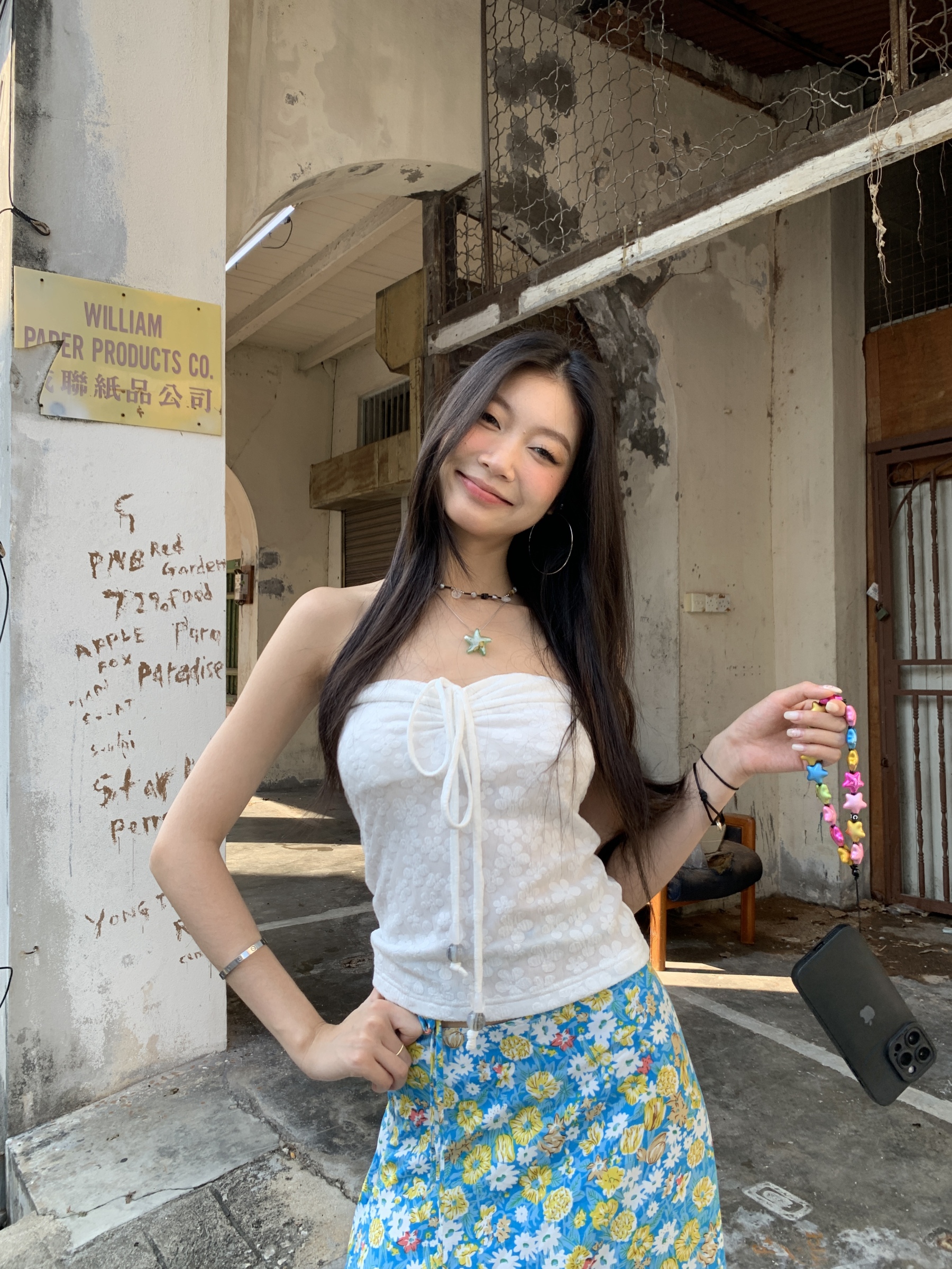 Spicy tube top, comfortable to wear, Western style, perfect for outings. Available in 2 colors with a floral pattern.