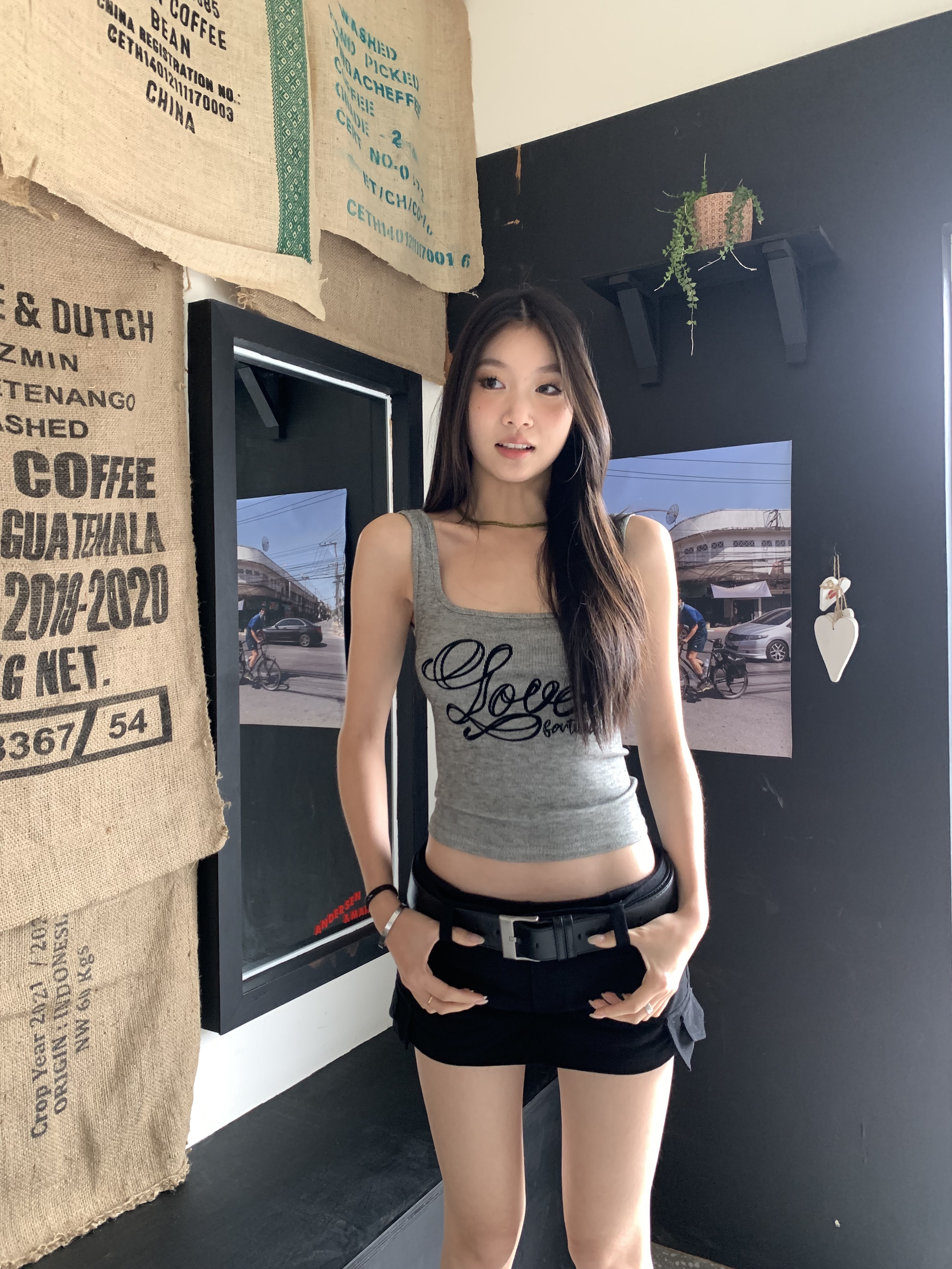 U-neck strapless top, showing the back, short style