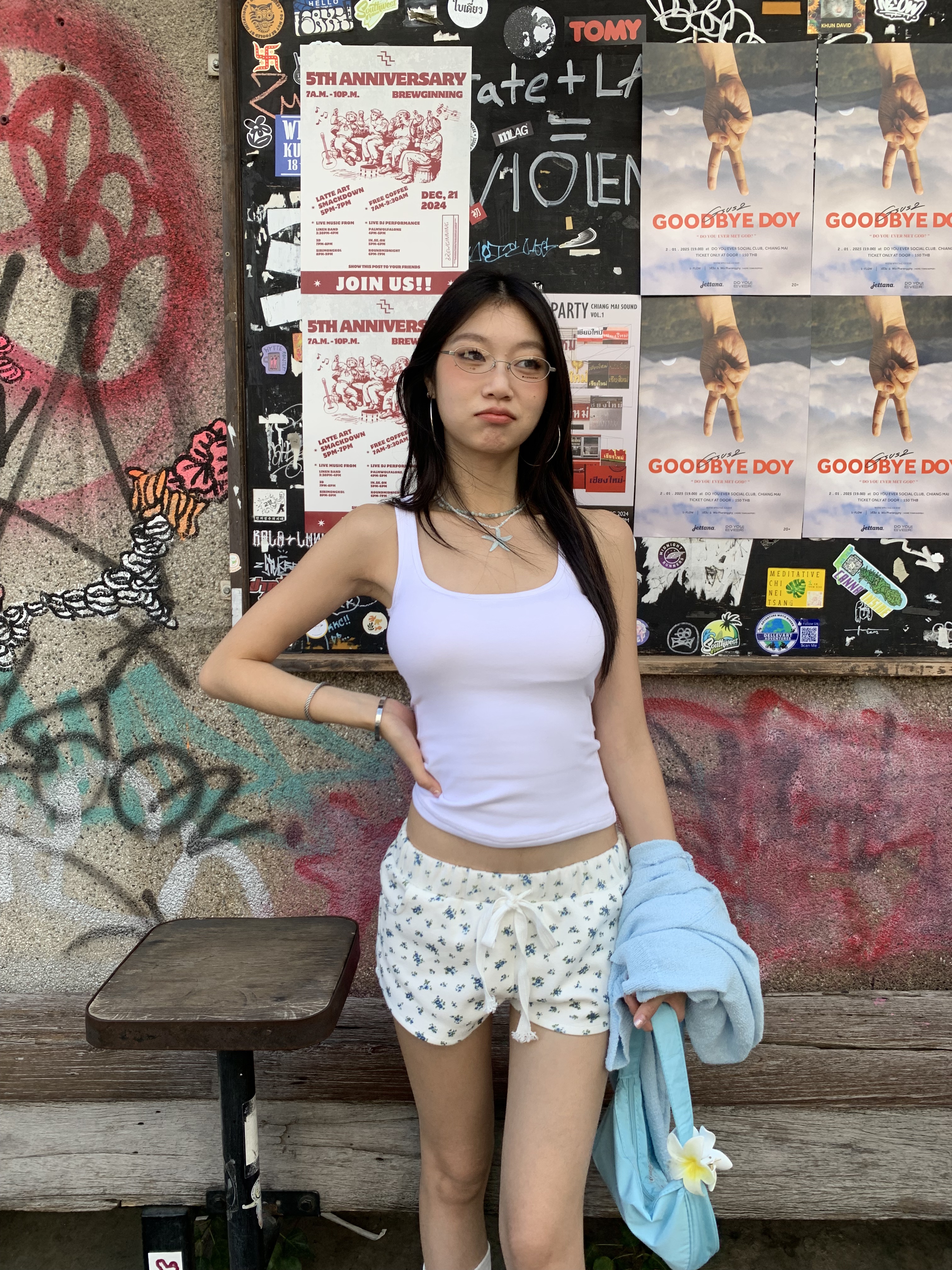 Low-waist floral shorts in a relaxed design with a drawstring waistband