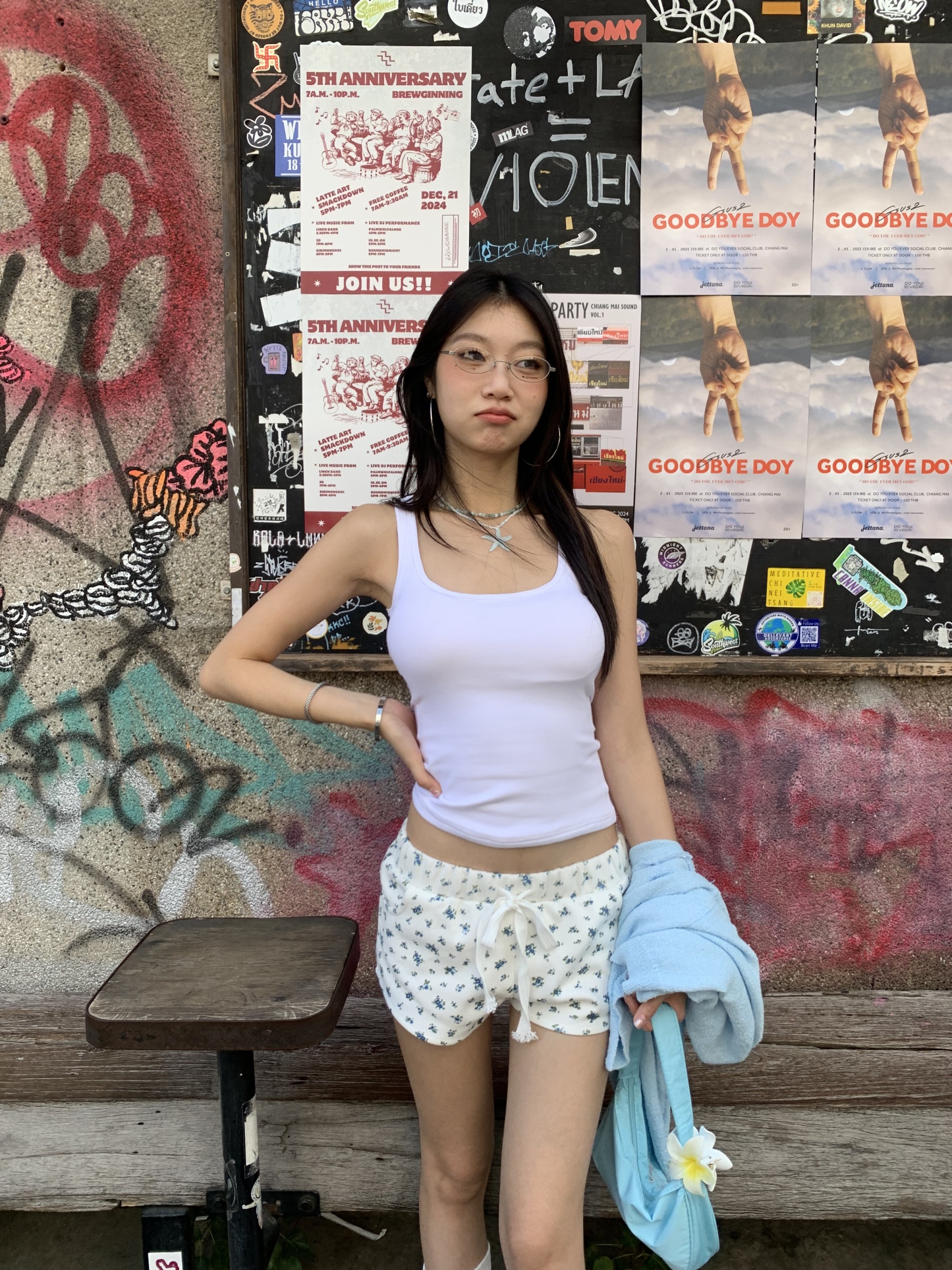 Low-waist floral shorts in a relaxed design with a drawstring waistband