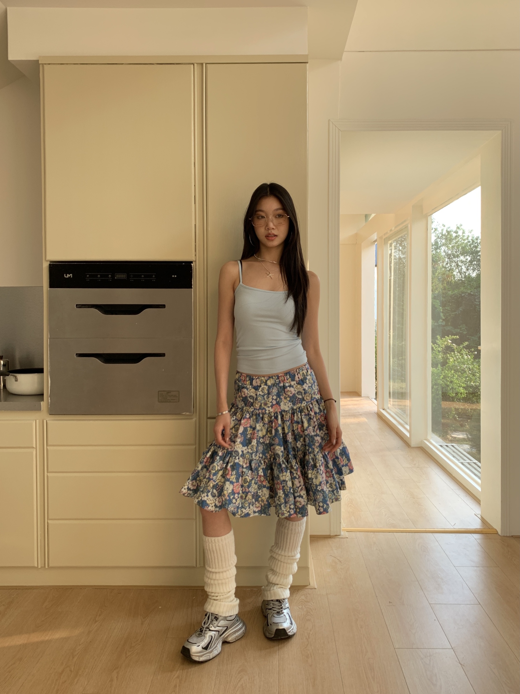 4 colors of plain strap tops for spring and summer, easy to match