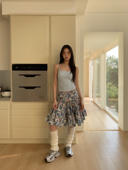 4 colors of plain strap tops for spring and summer, easy to match