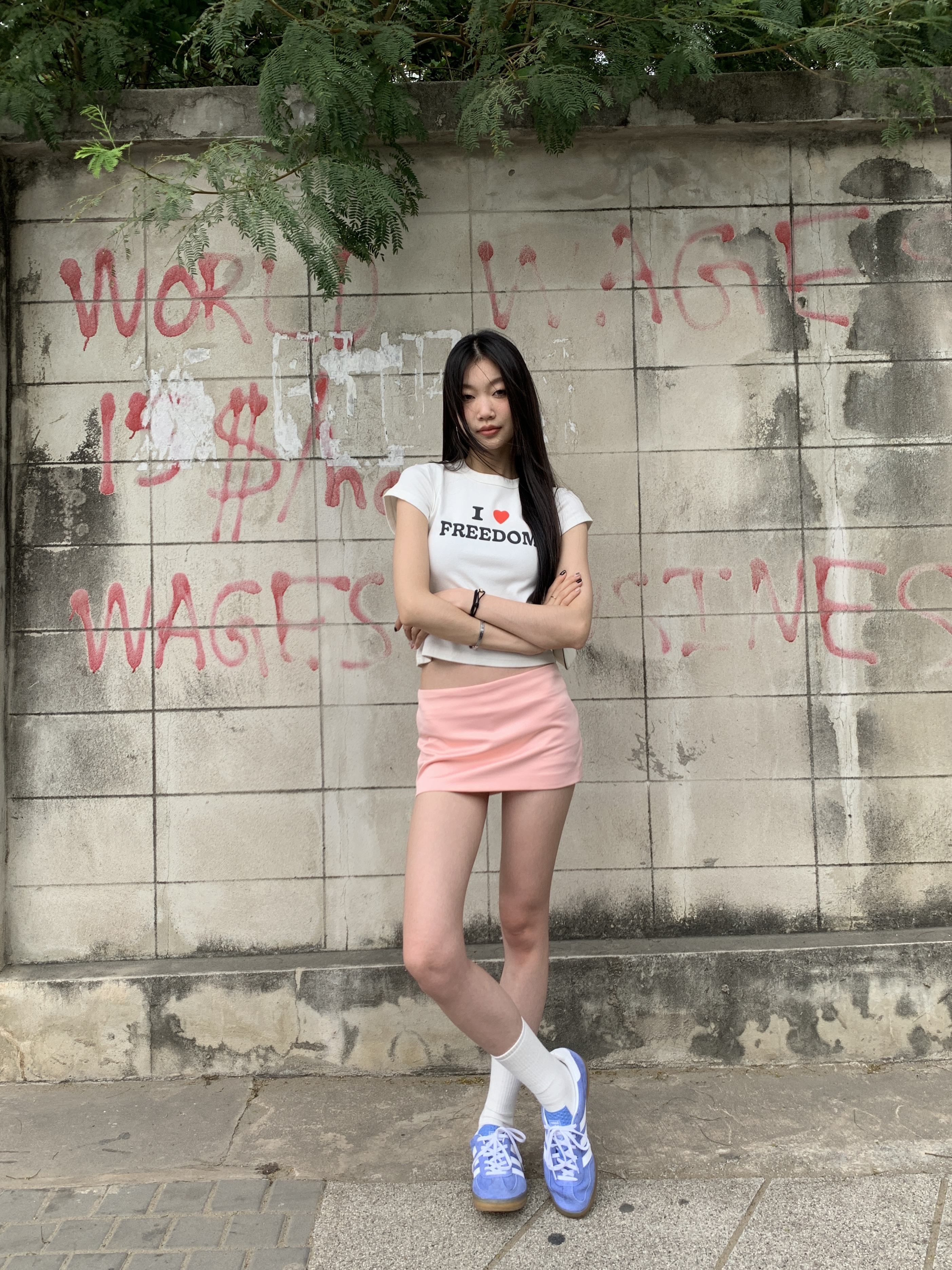 Low-waisted pink shorts skirt