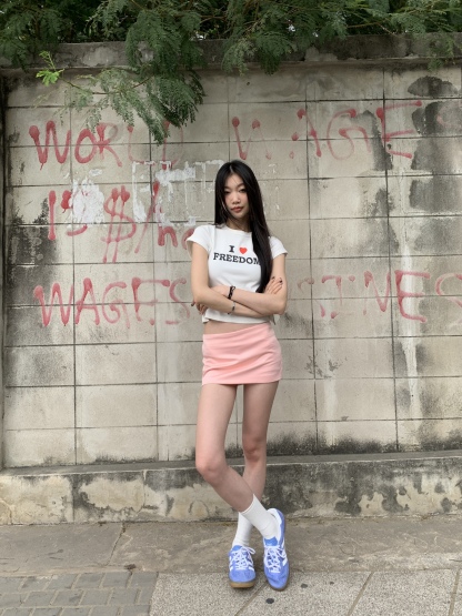Low-waisted pink shorts skirt
