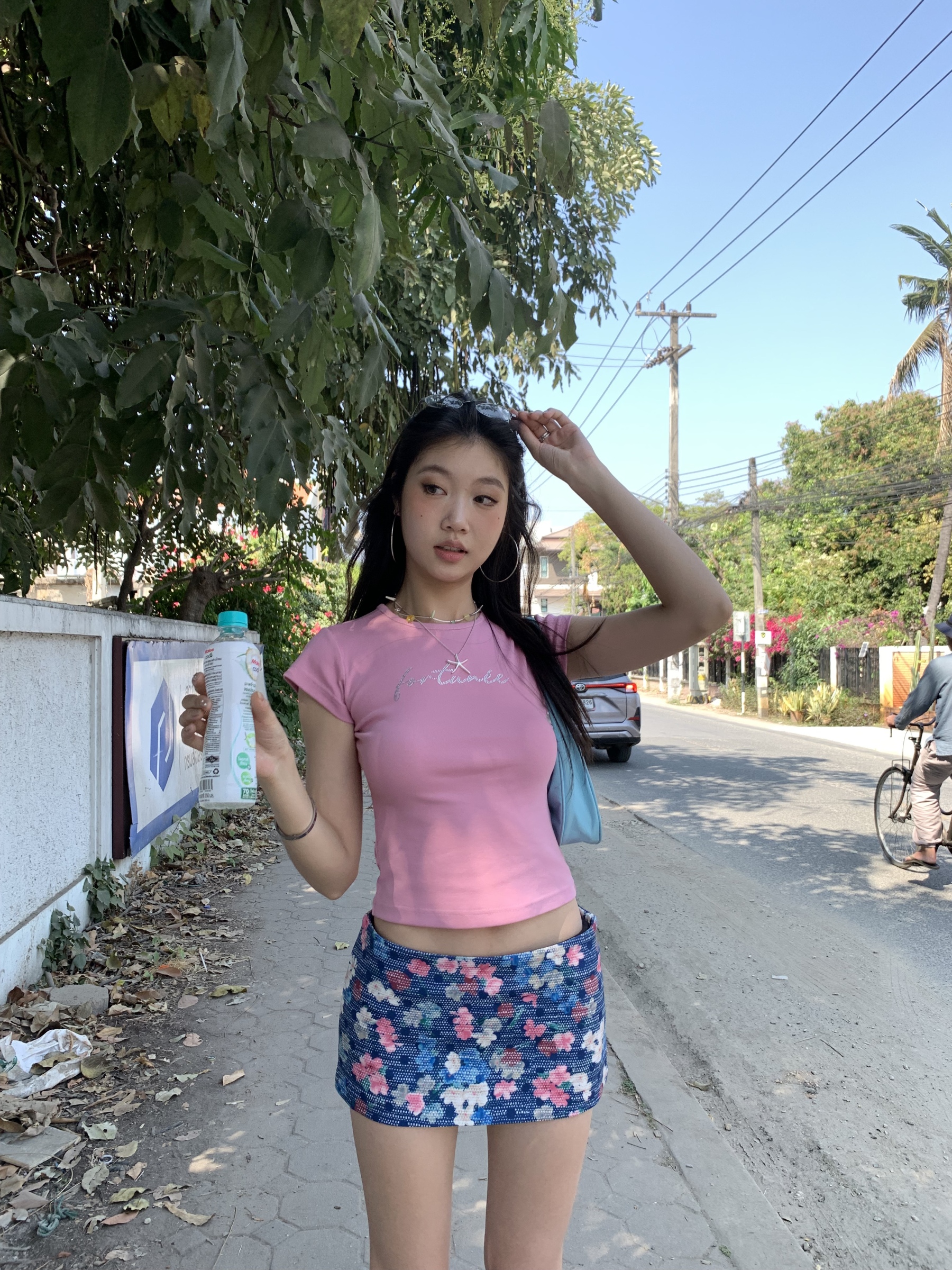 Pink short-sleeved round neck slim-fit T-shirt, spicy style