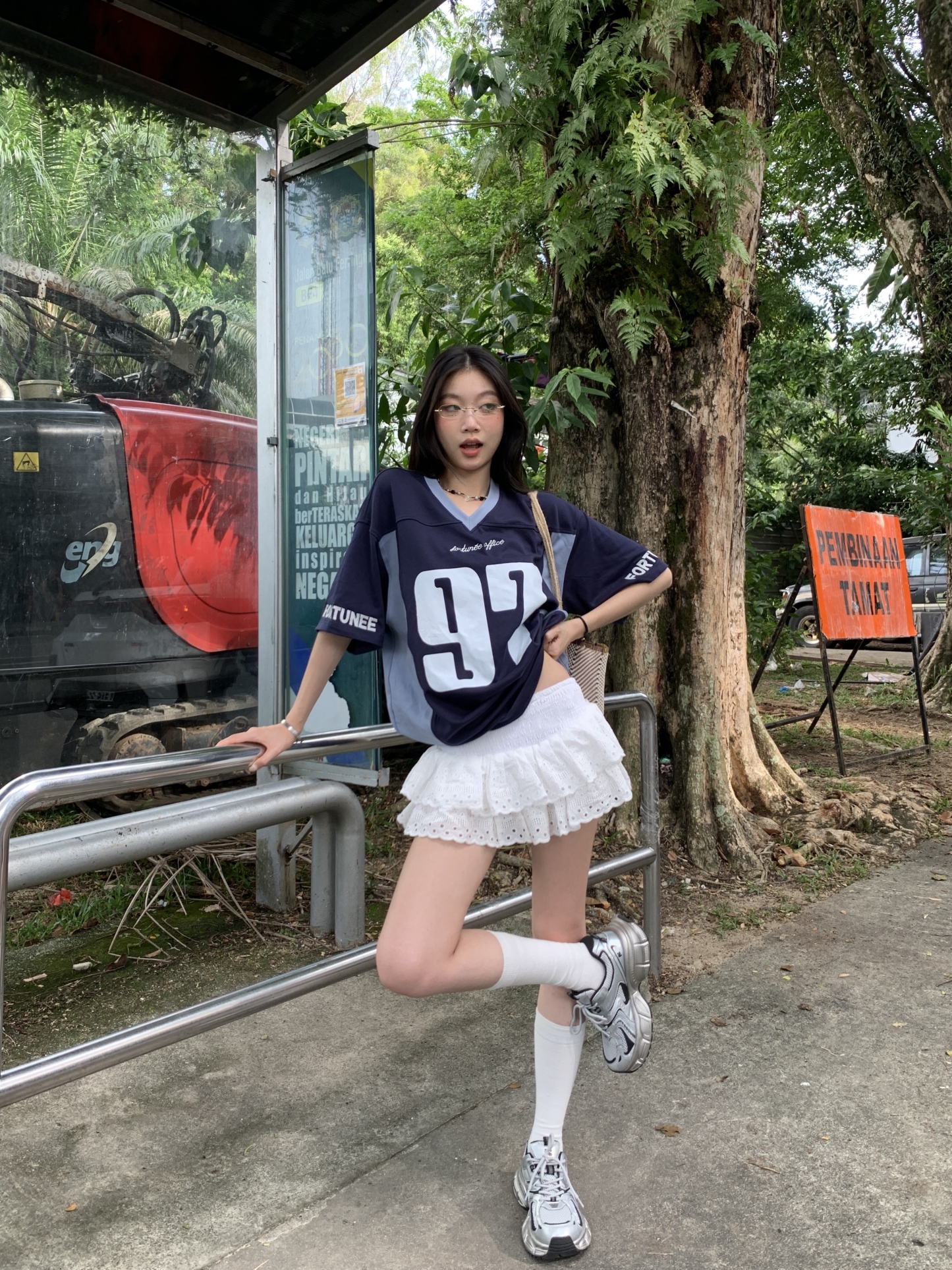 A low-waist short skirt with embroidered patterns, lace-trimmed edges, and a puffy cake-style design.