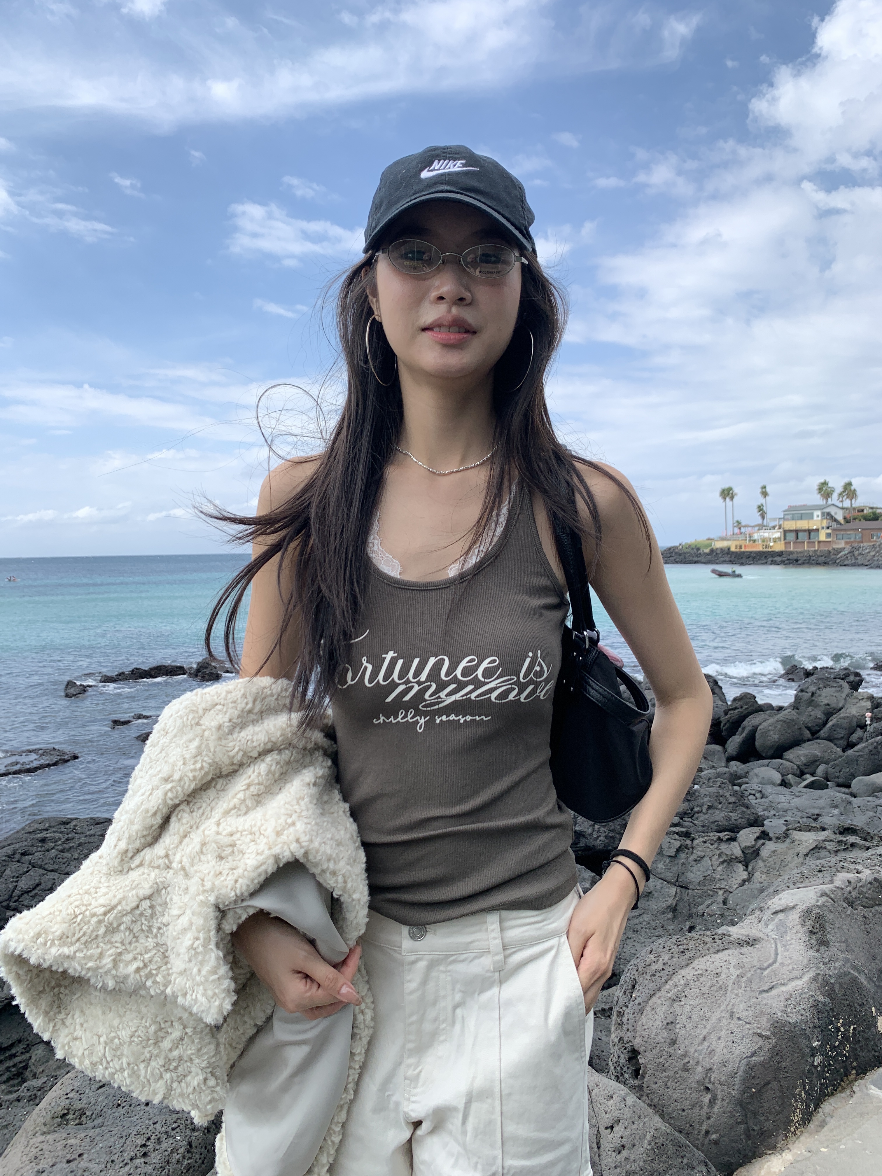 Sleeveless spaghetti strap top with letter print, sexy style