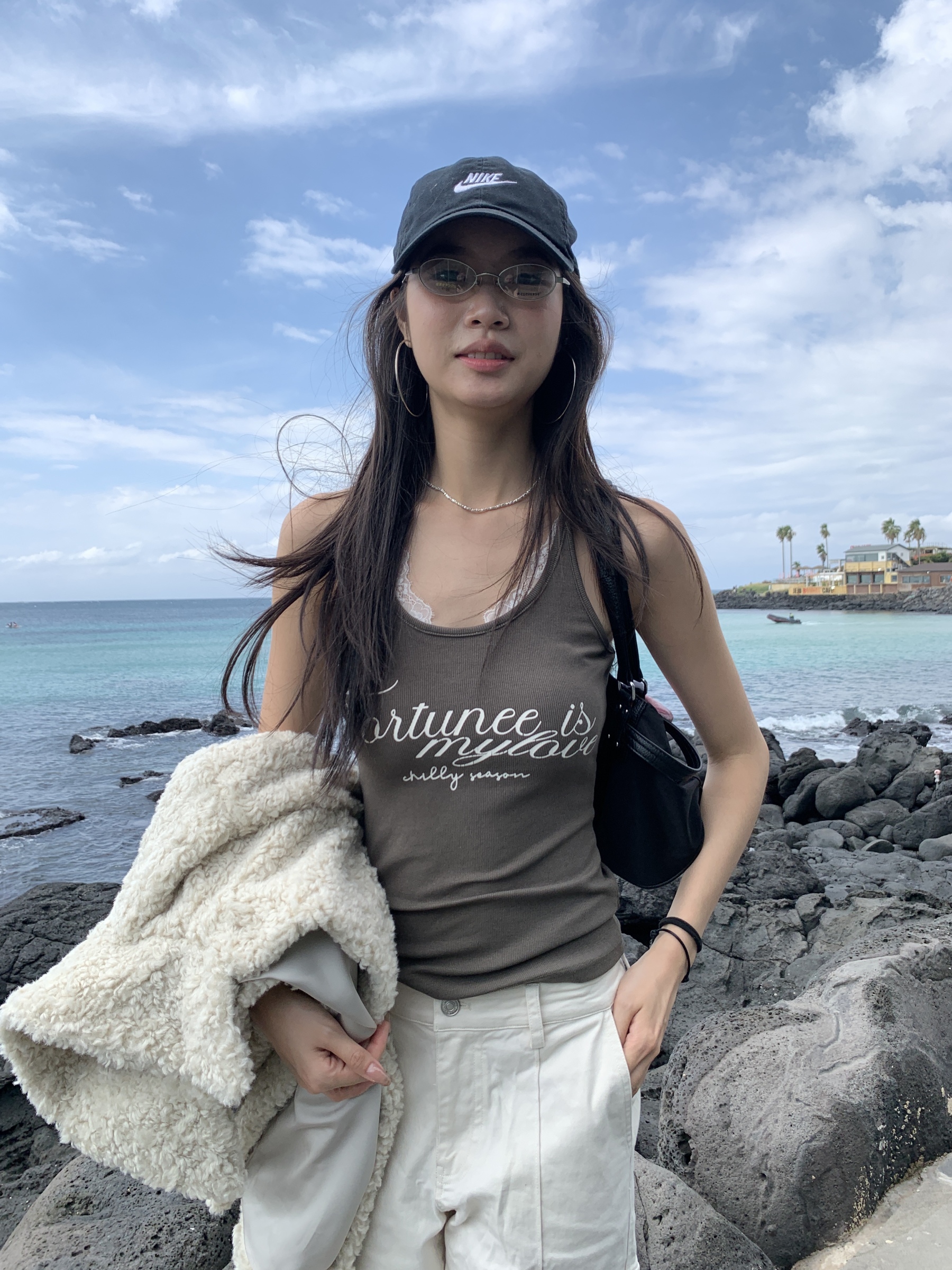 Sleeveless spaghetti strap top with letter print, sexy style