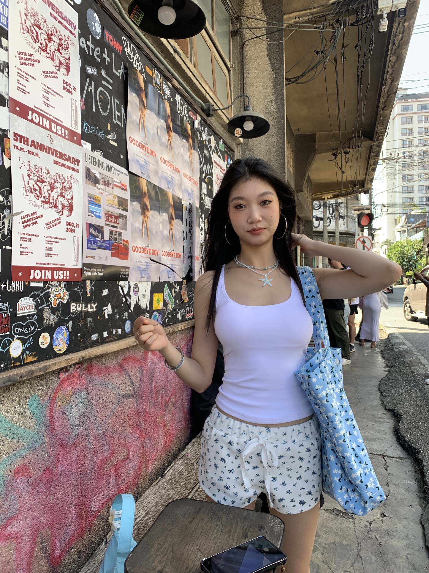 Low-waist floral shorts in a relaxed design with a drawstring waistband