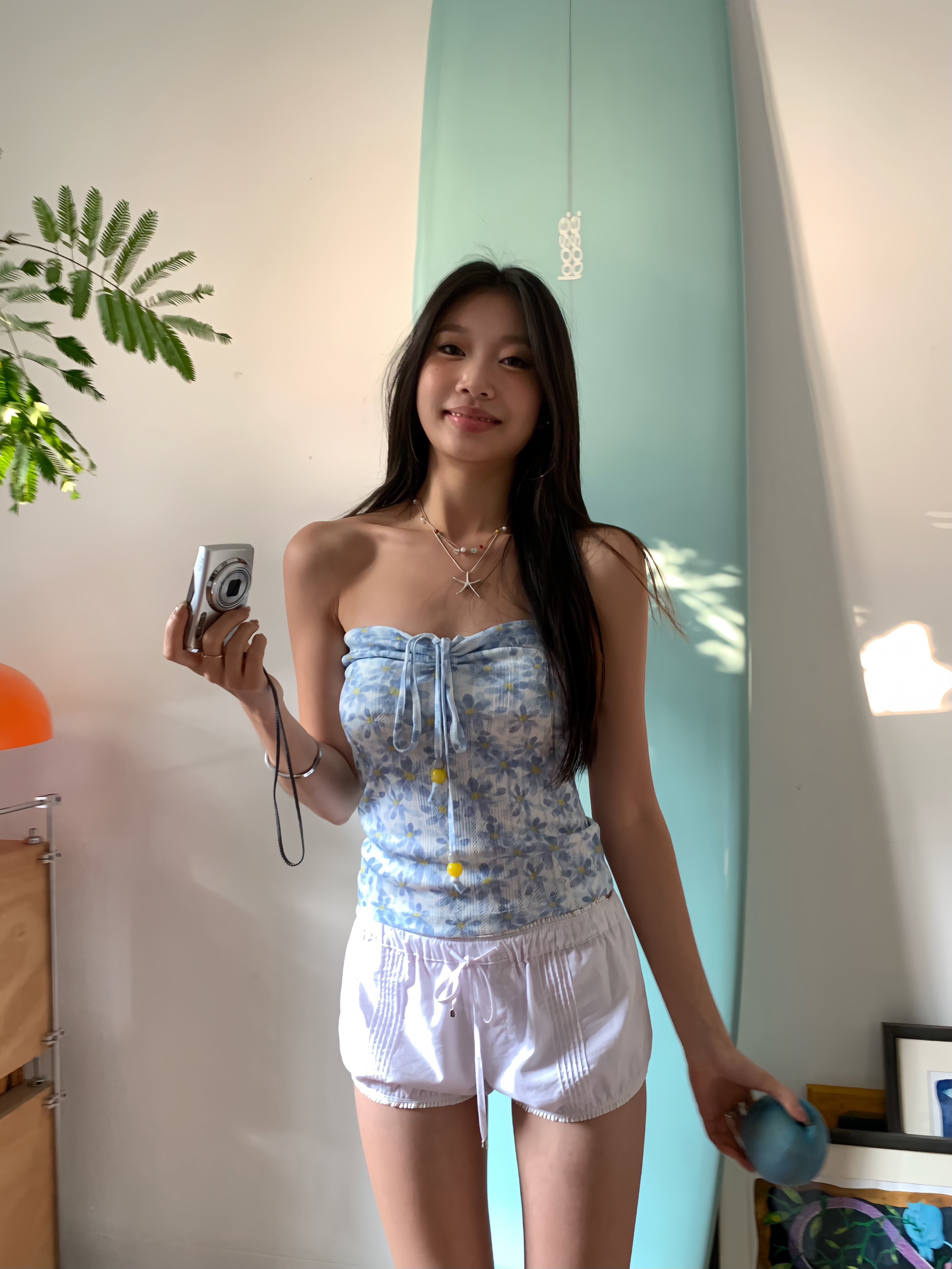 Cute and fresh style short tube top, blue color, daisy print, decorated with beads