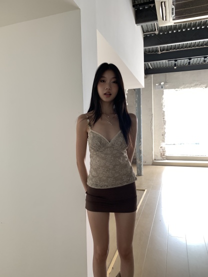 Lace camisole decorated with beads and sequins, small ruffle design, cute and sexy