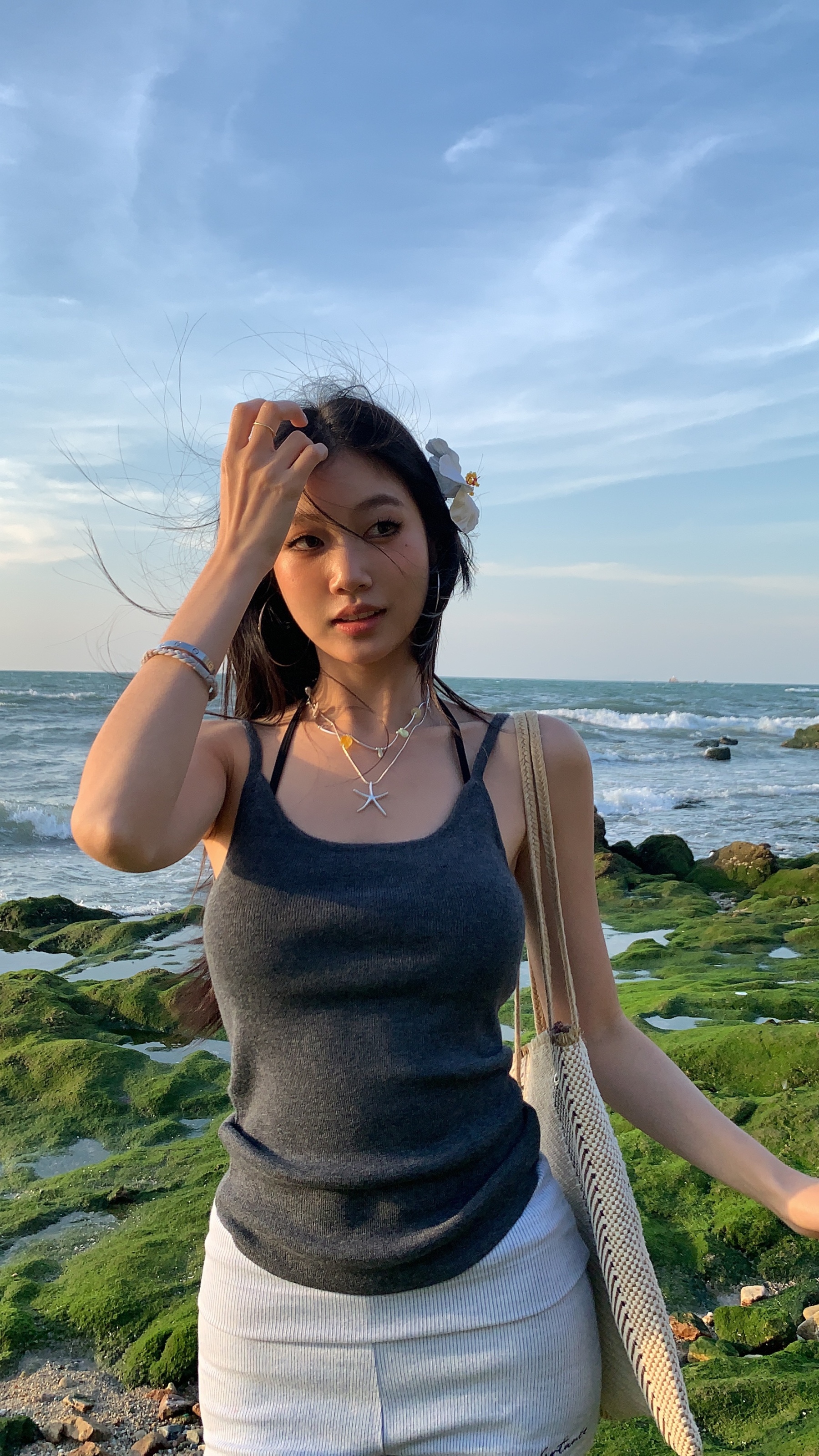 Two-sided knitted tank top, sexy style, stretchy, tight, can be worn as an inner shirt, sleeveless