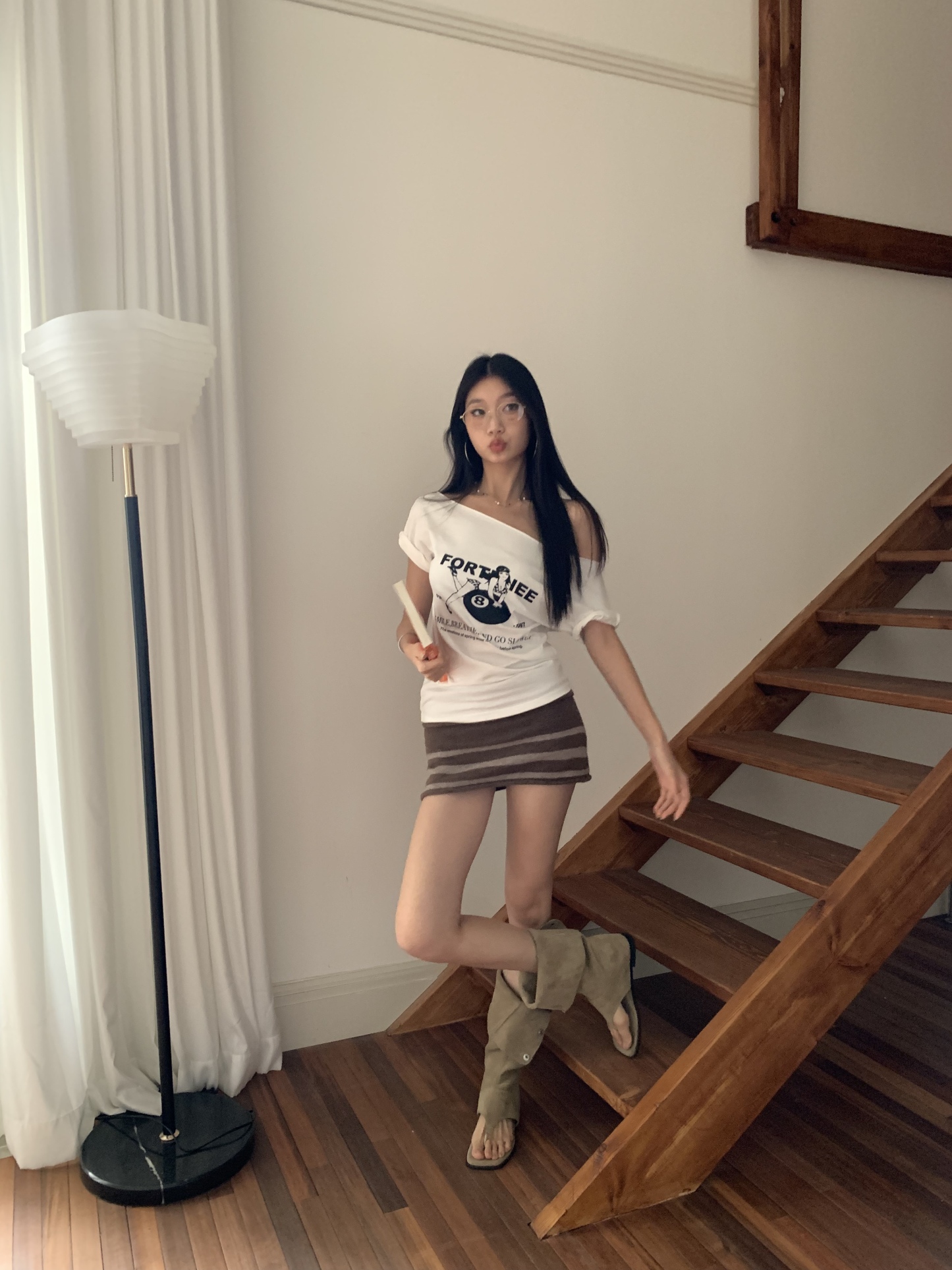 Short skirt with holes at the end, knitted with folded waist, low waist