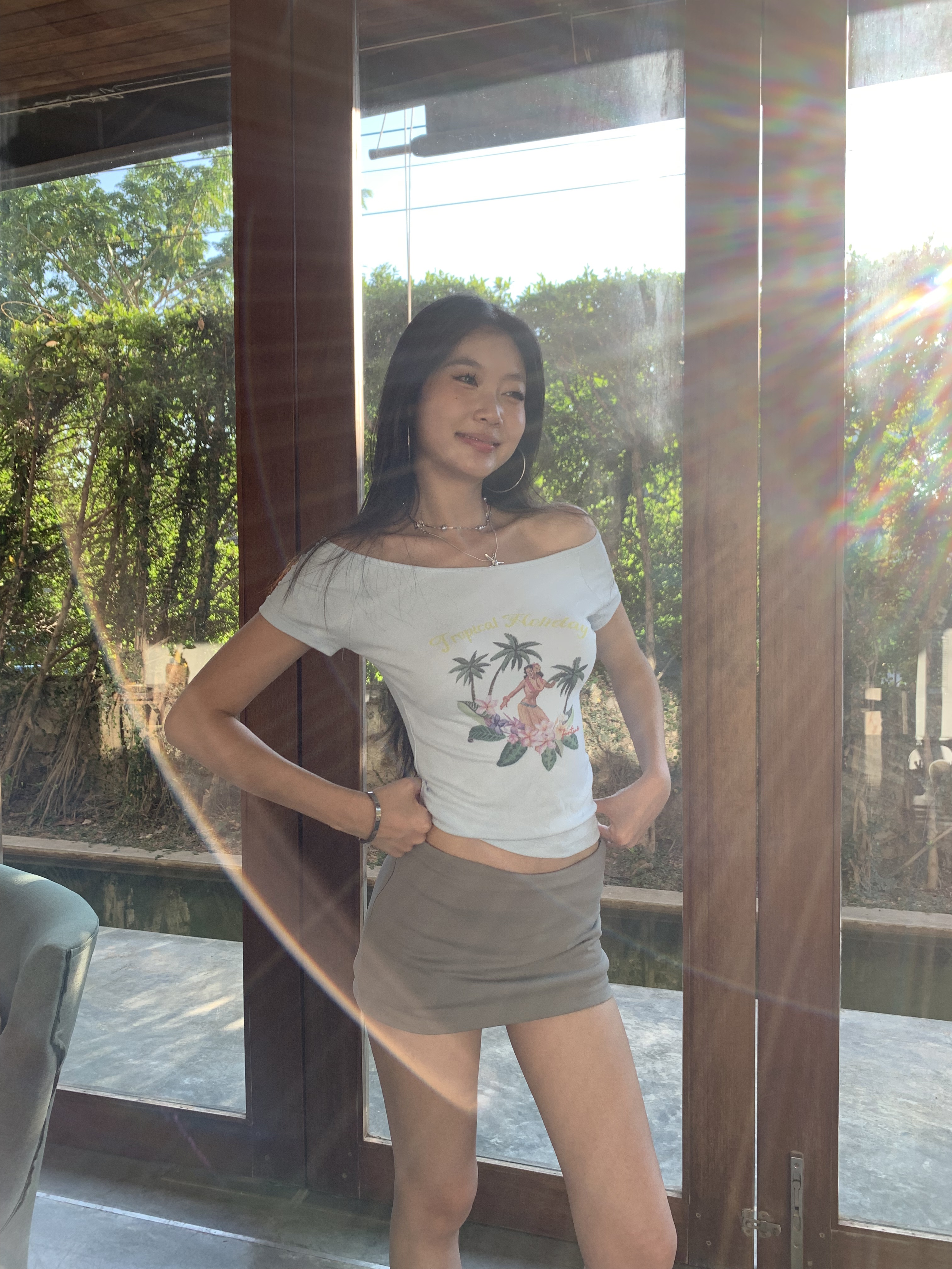 Wide-neck, open-shoulder T-shirt in light blue, Baby Blue tone, short sleeves, highly stretchable, form-fitting, easy to match.