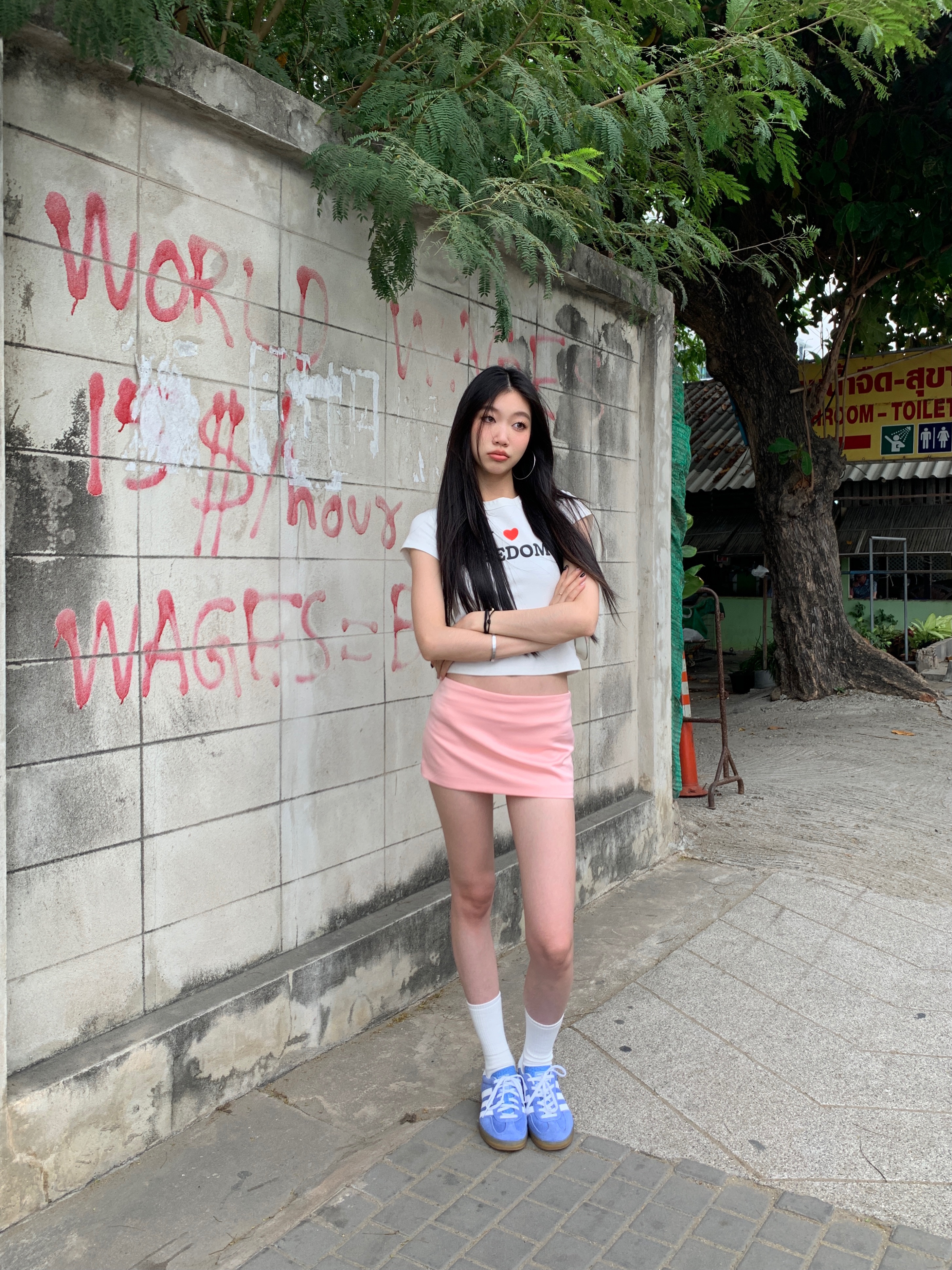 Low-waisted pink shorts skirt