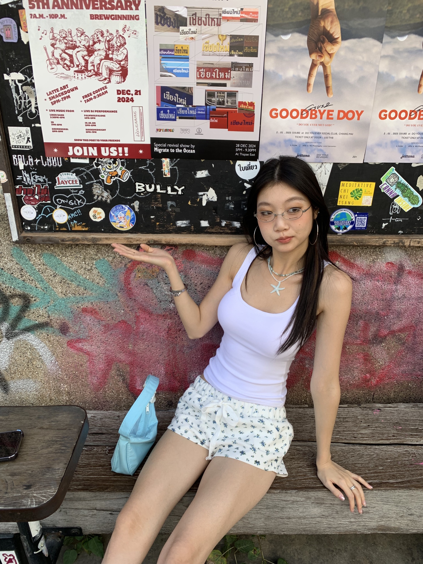 Low-waist floral shorts in a relaxed design with a drawstring waistband