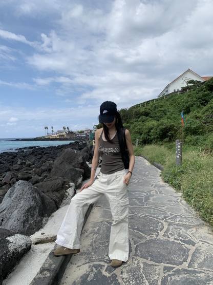 White warm cream American-style cargo pants with a slightly wide straight-leg fit and pockets