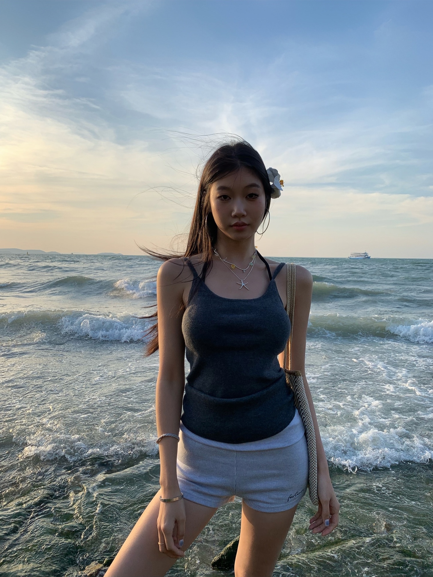 Two-sided knitted tank top, sexy style, stretchy, tight, can be worn as an inner shirt, sleeveless