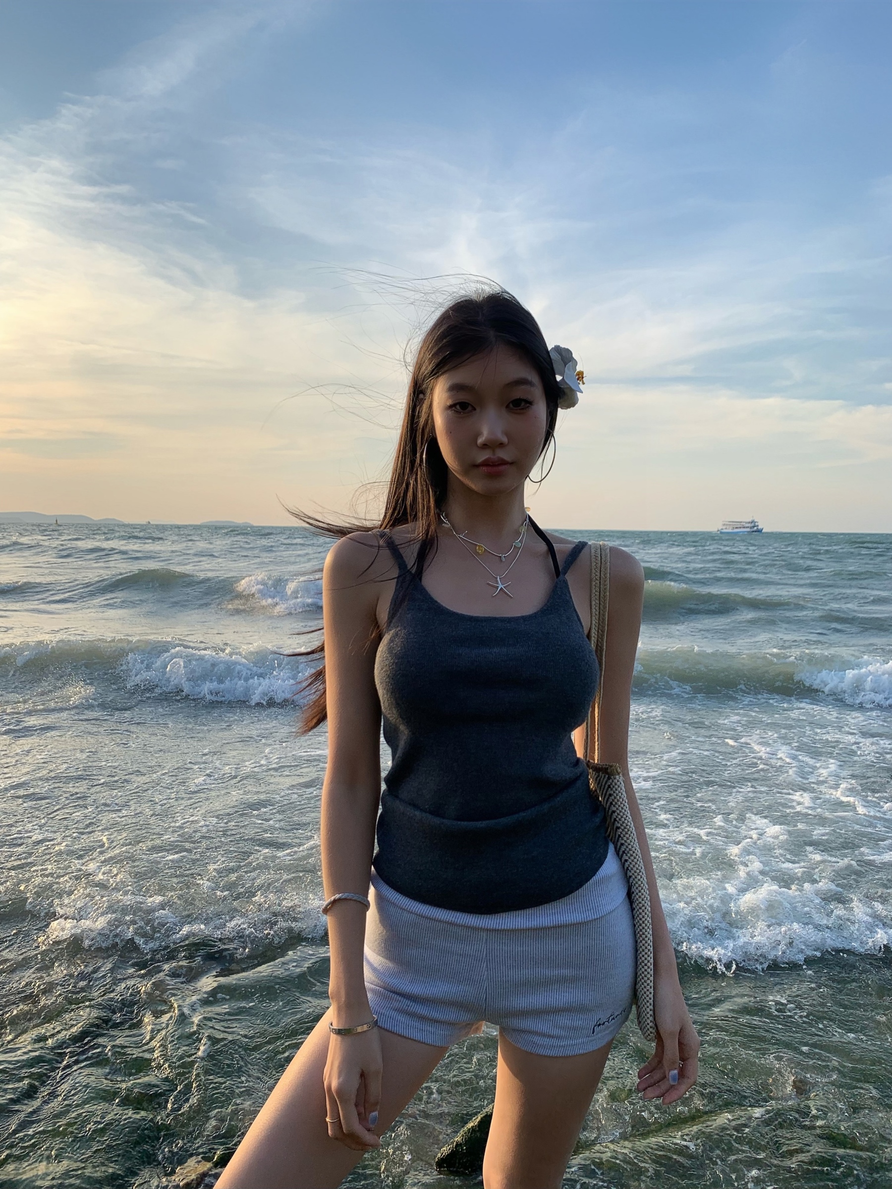 Two-sided knitted tank top, sexy style, stretchy, tight, can be worn as an inner shirt, sleeveless