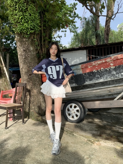 A low-waist short skirt with embroidered patterns, lace-trimmed edges, and a puffy cake-style design.