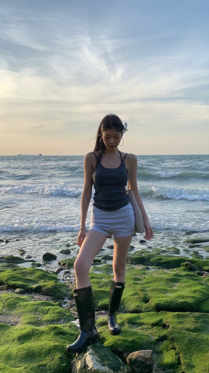 Two-sided knitted tank top, sexy style, stretchy, tight, can be worn as an inner shirt, sleeveless