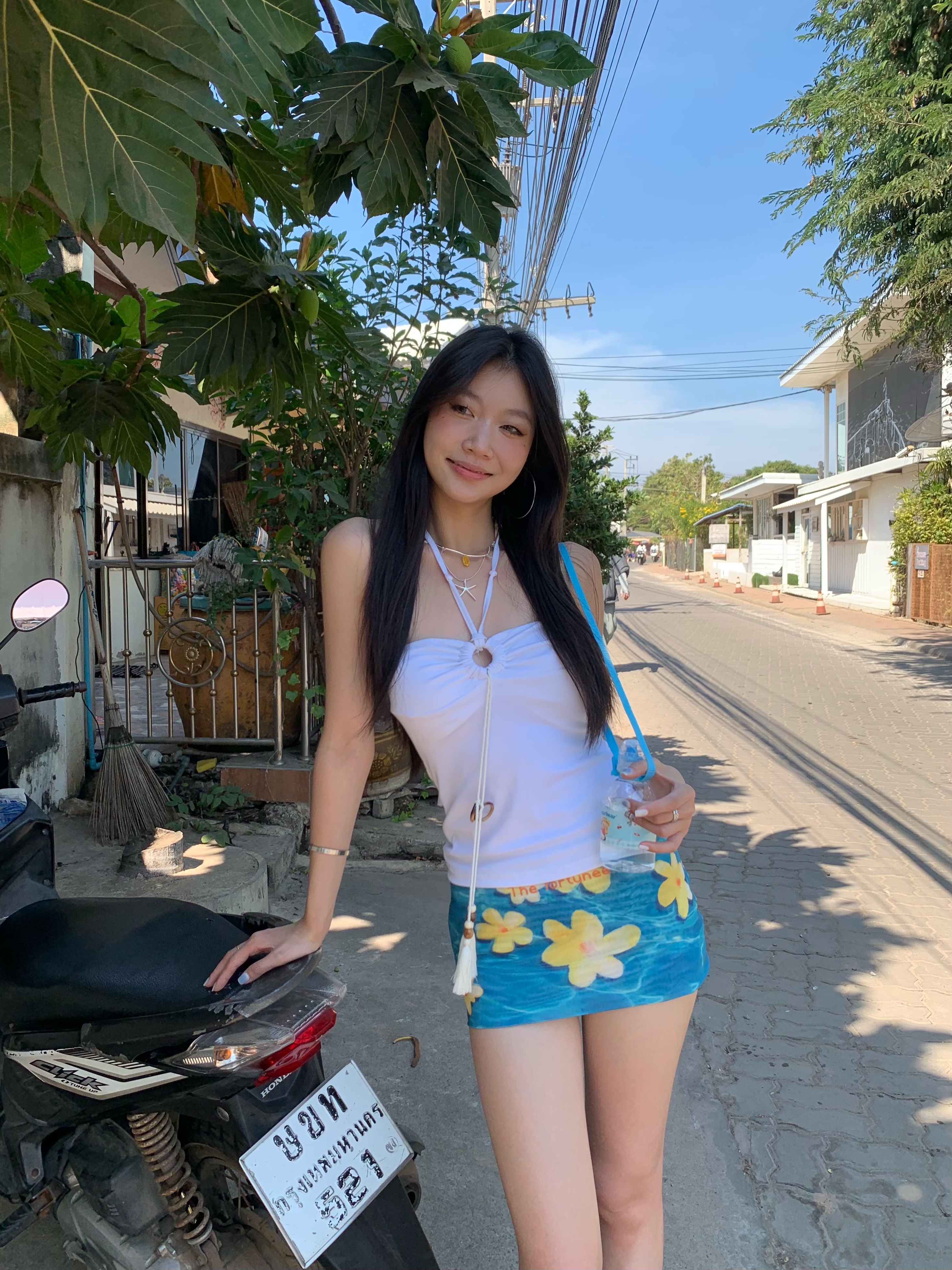 (Very short) low-waist pencil skirt, mesh fabric with frangipani pattern, with lining