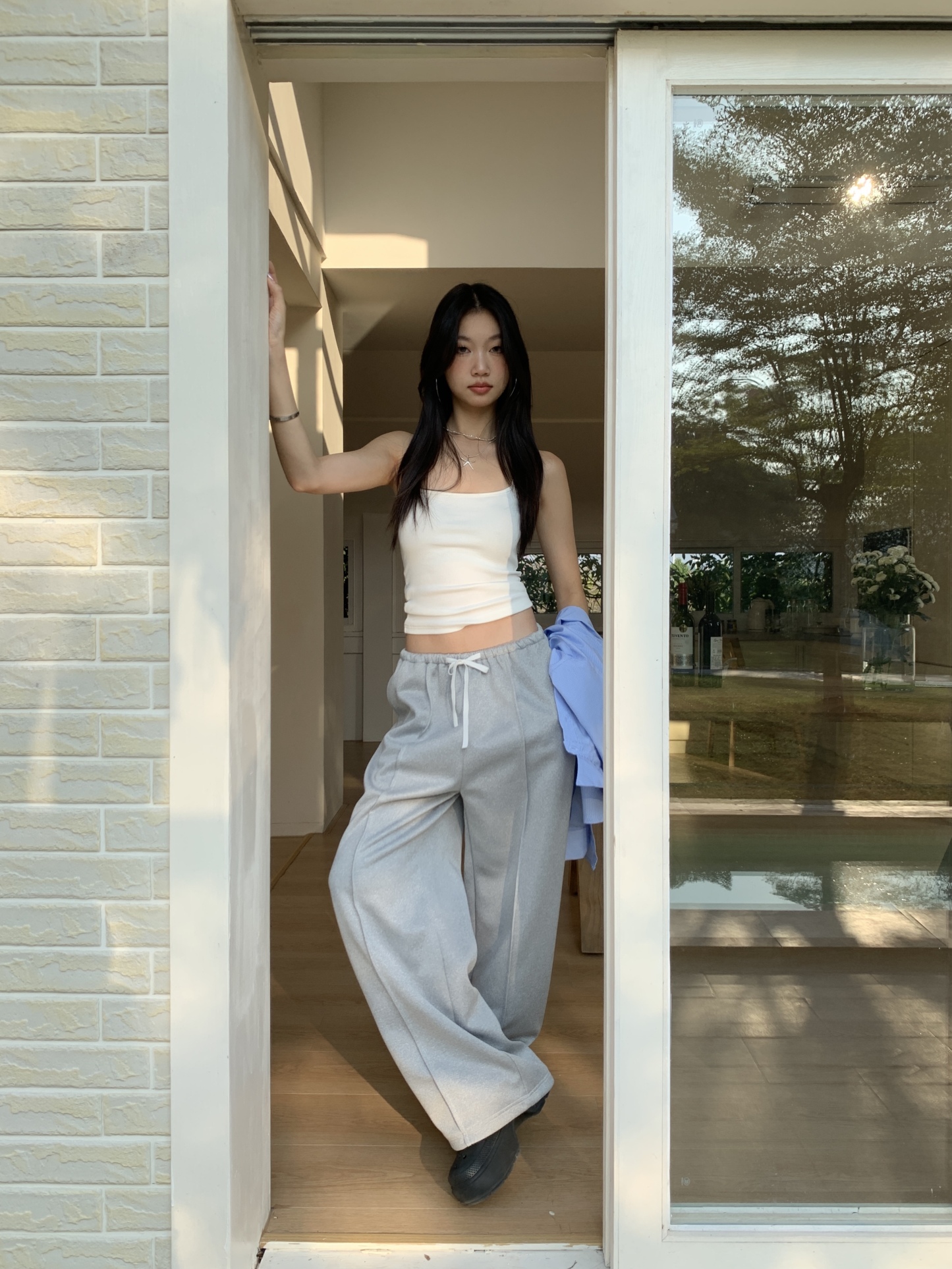 4 colors of plain strap tops for spring and summer, easy to match