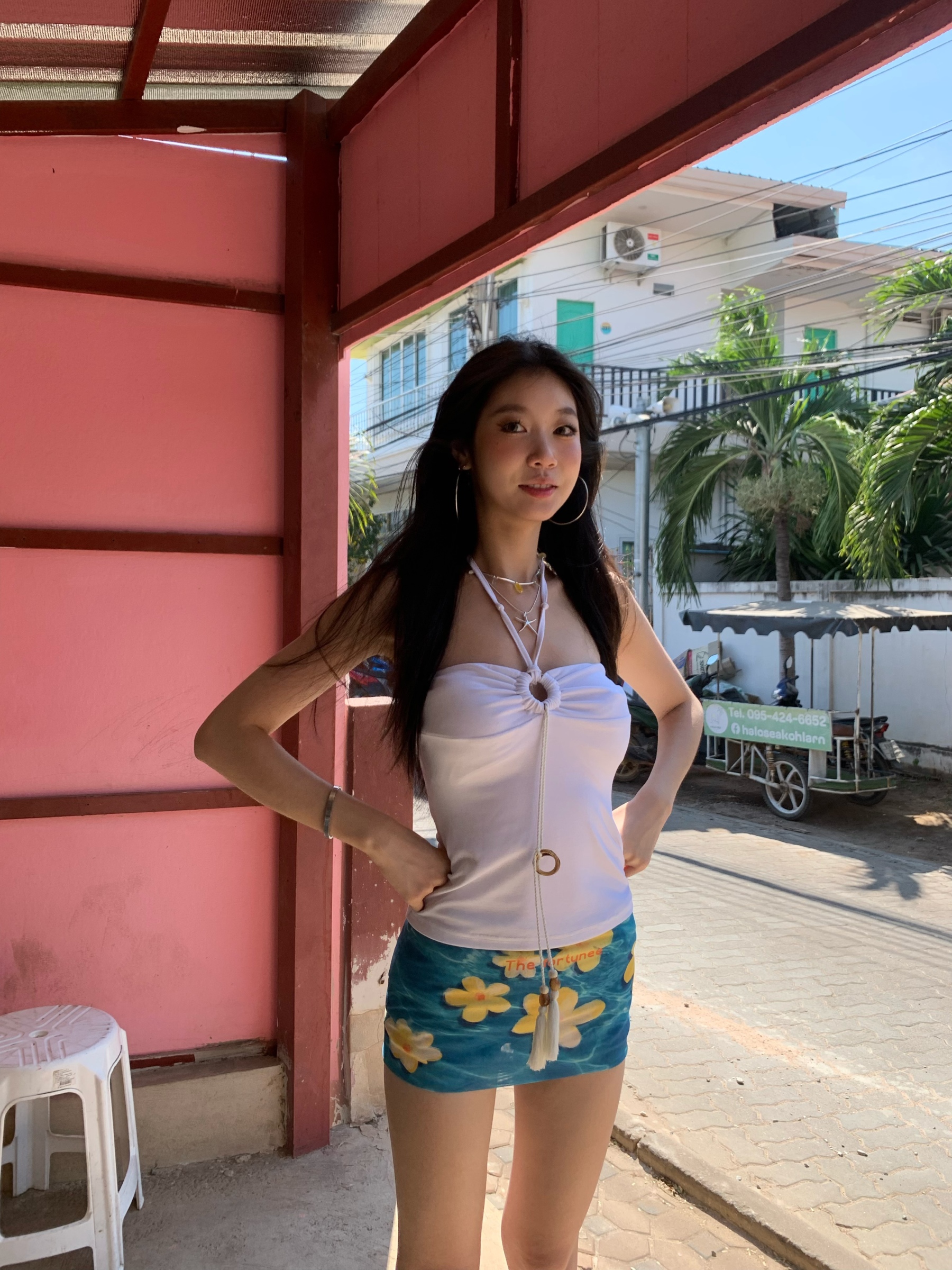 (Very short) low-waist pencil skirt, mesh fabric with frangipani pattern, with lining