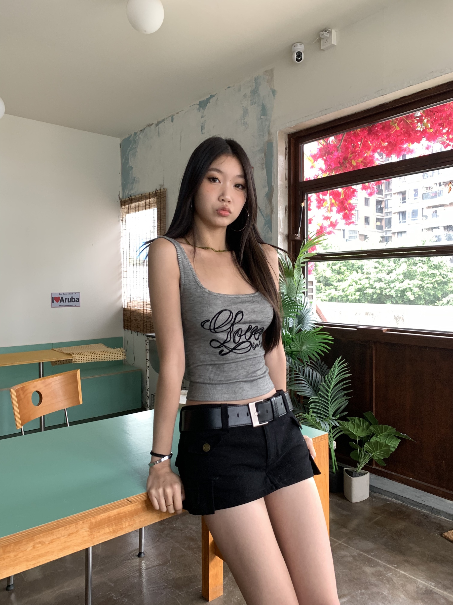 U-neck strapless top, showing the back, short style