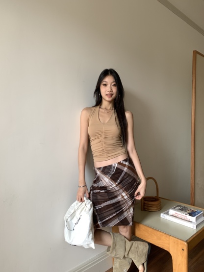 Strapless top with pleated design, backless, slim fit