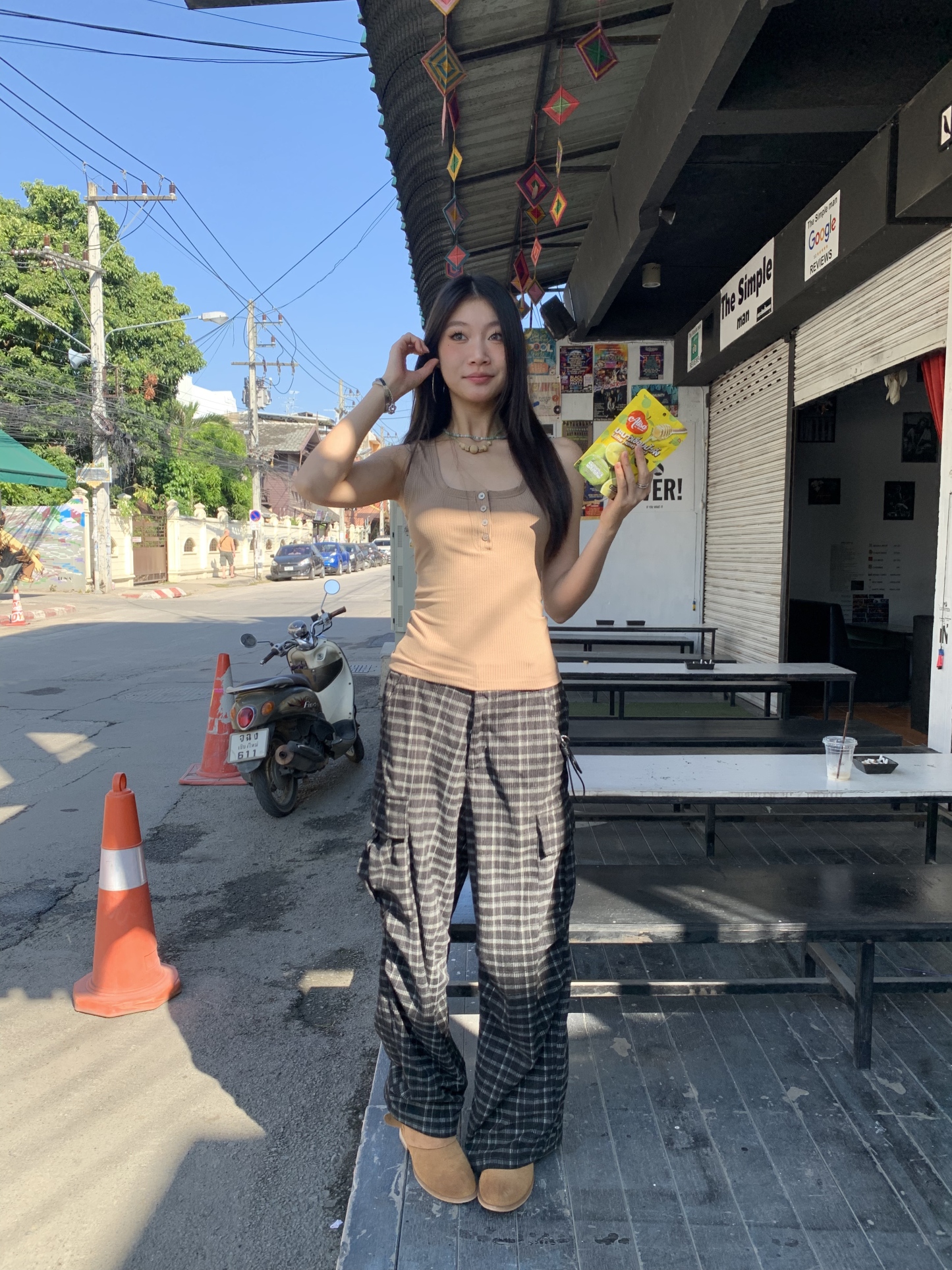 Two-tone button-up vest with a slim-fit design that helps tighten the waist