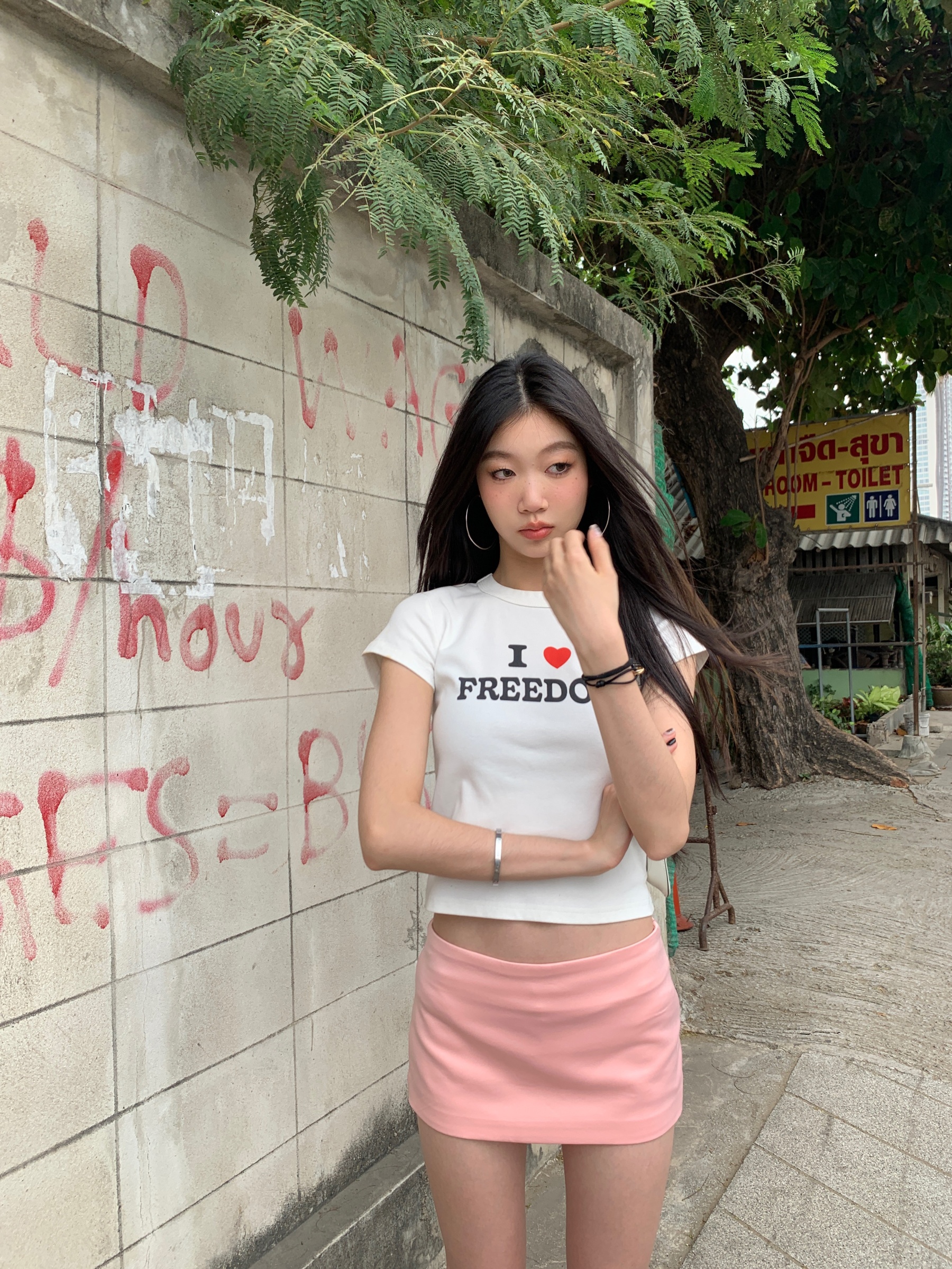 Low-waisted pink shorts skirt