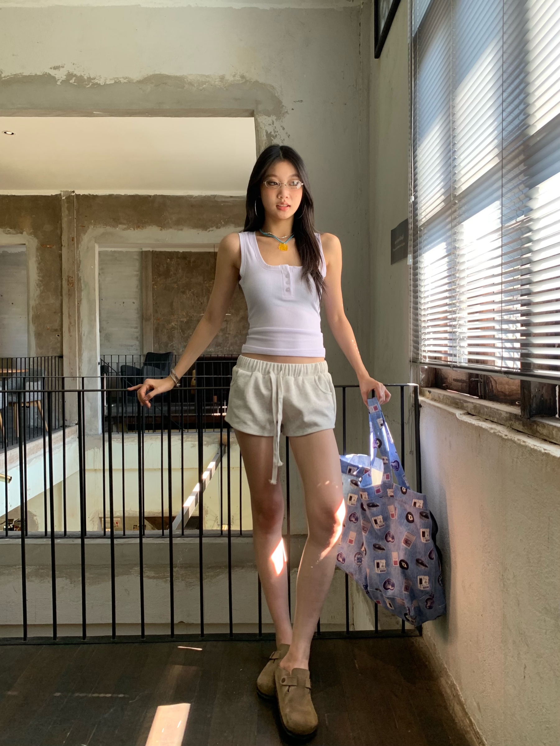 Two-tone button-up vest with a slim-fit design that helps tighten the waist