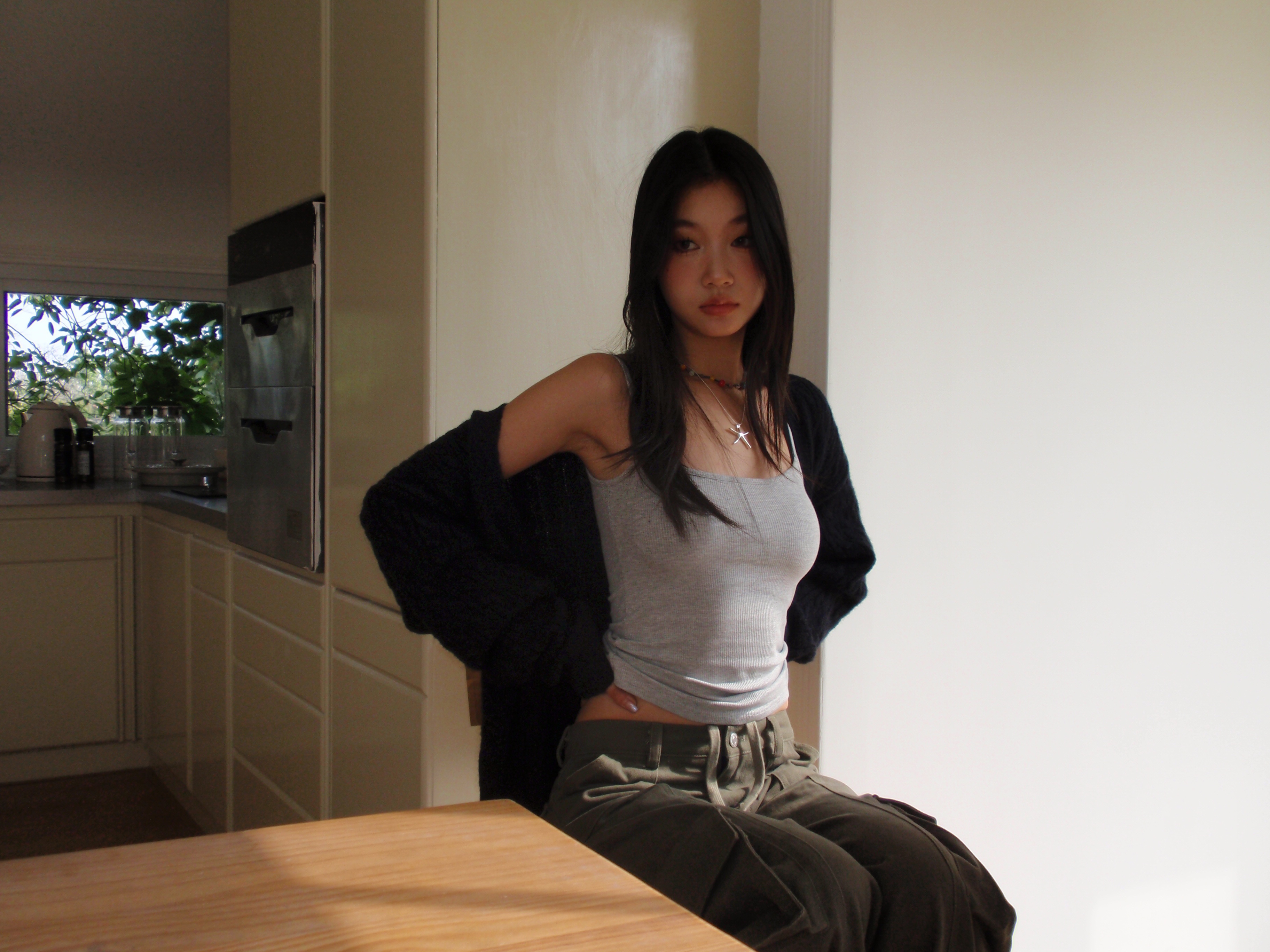 4 colors of plain strap tops for spring and summer, easy to match