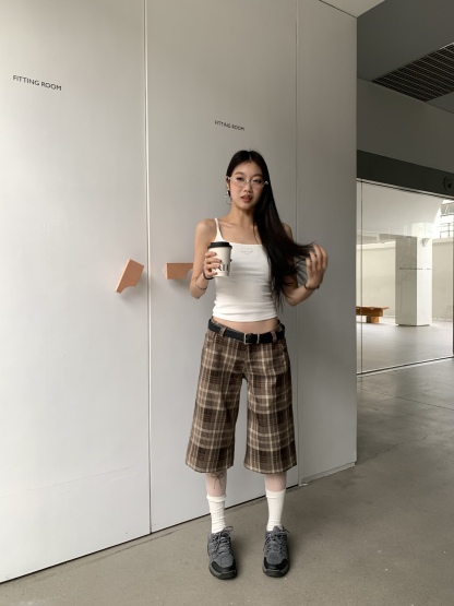 Women's brown three-quarter pants, stylish and cool, straight-legged pants, vintage style