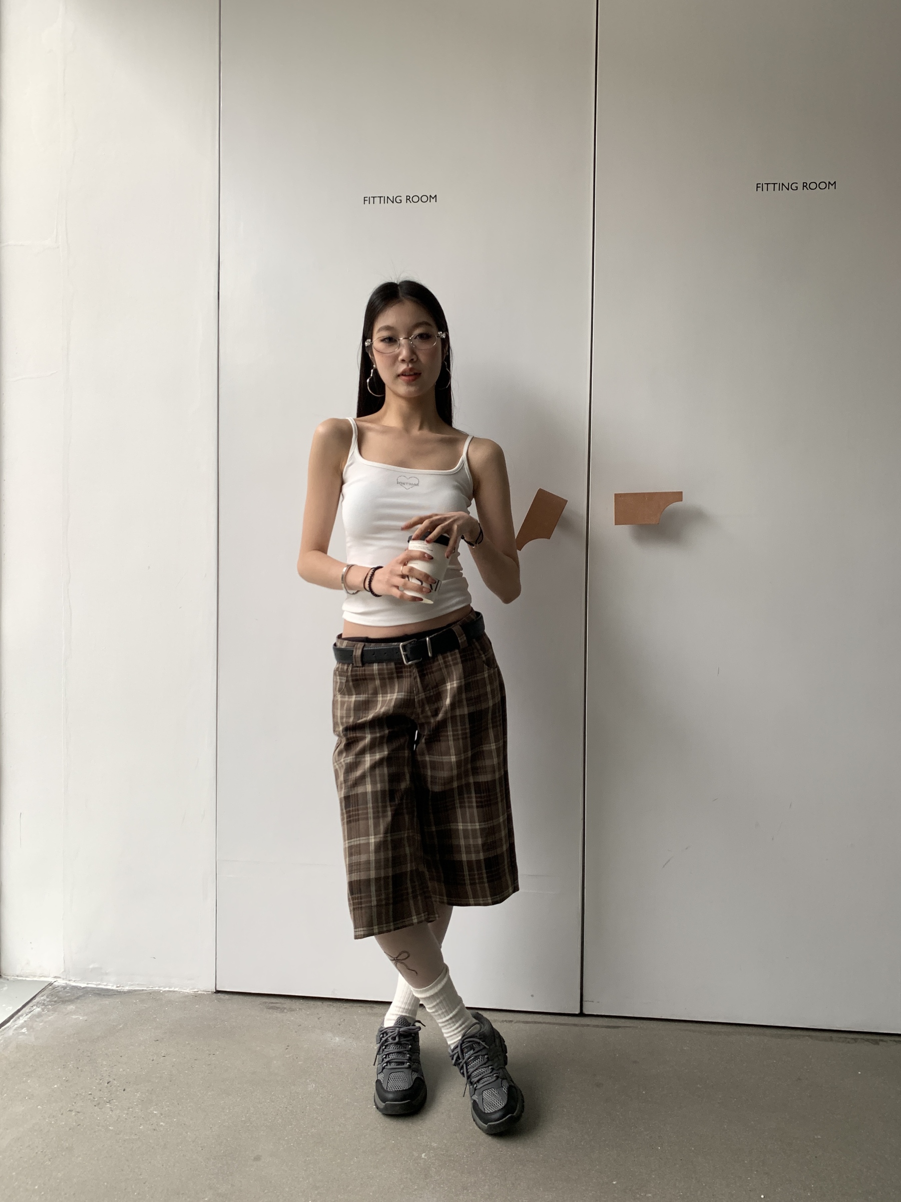 Women's brown three-quarter pants, stylish and cool, straight-legged pants, vintage style