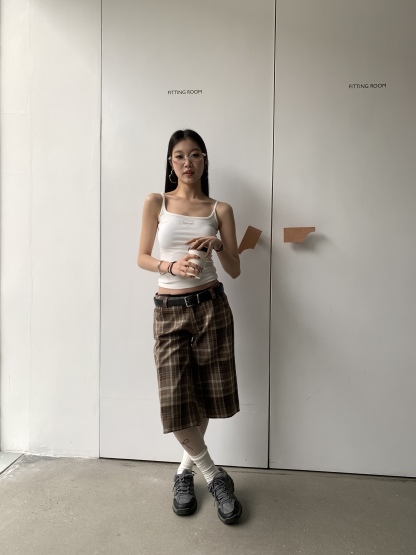 Women's brown three-quarter pants, stylish and cool, straight-legged pants, vintage style